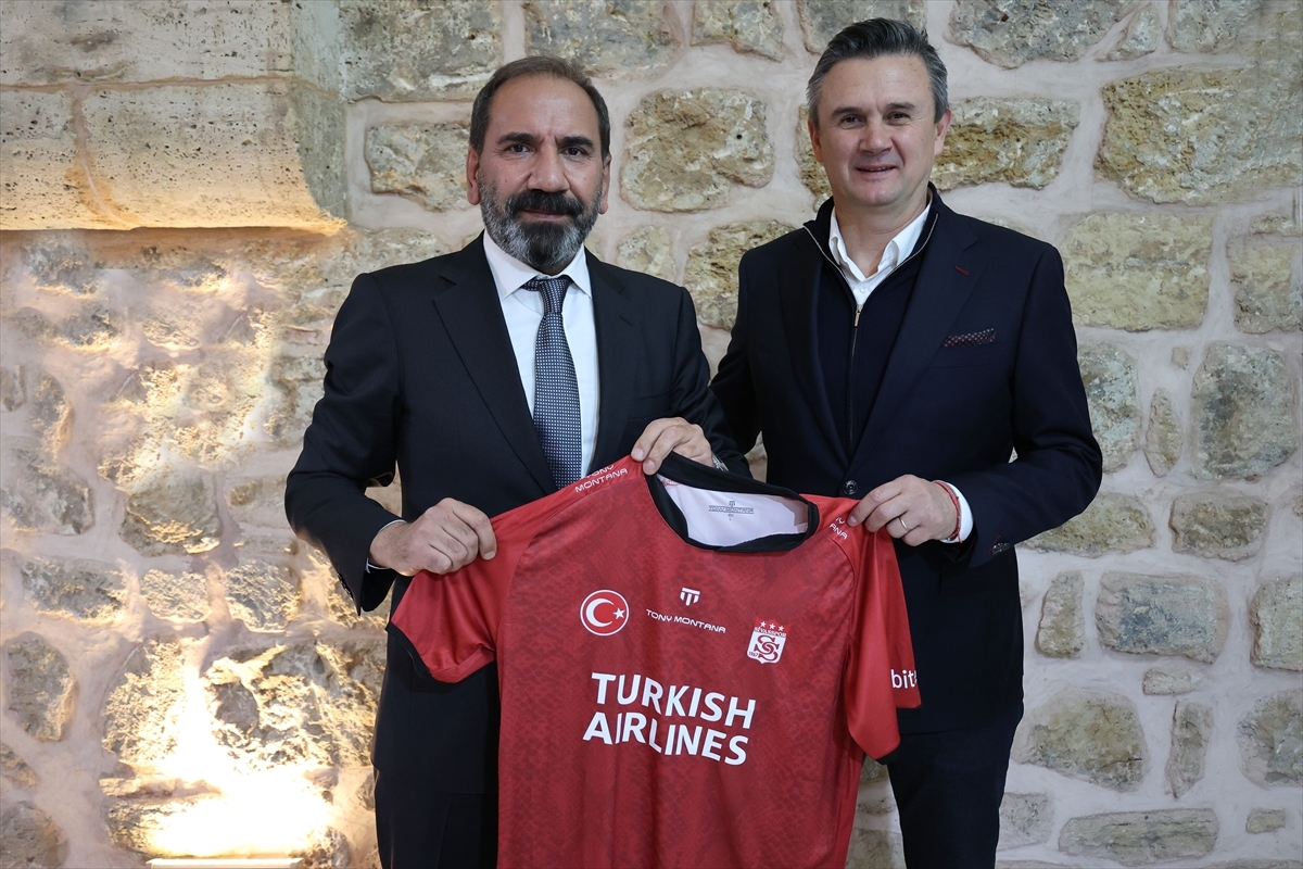Sivassporlu Yöneticiler, CFR Cluj Yöneticileriyle Yemekte Buluştu