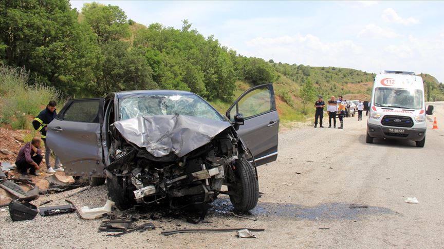 Amasya'da İki Otomobilin Çarpıştığı Kazada 6 Kişi Yaralandı