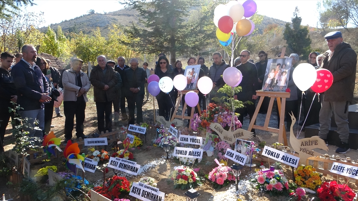 Çorum'da, İzmir Depreminde Hayatını Kaybeden Babaanne Ve Torunları Anıldı