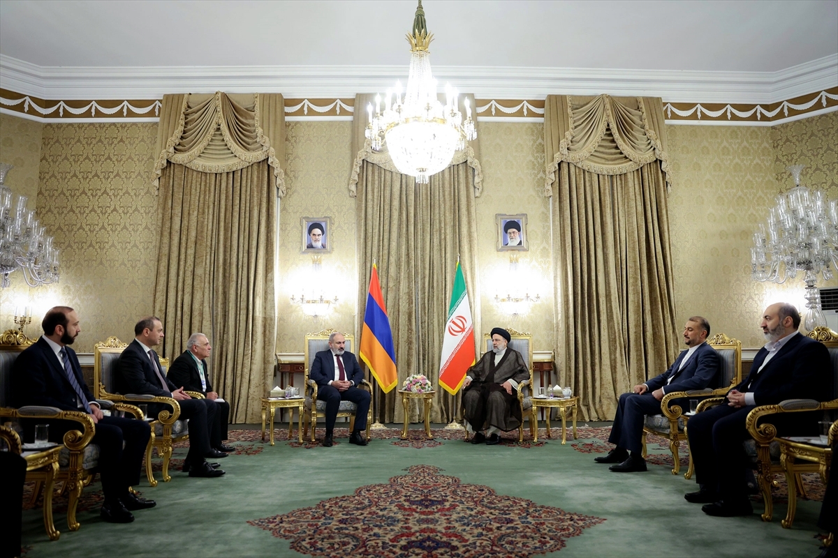 İran Cumhurbaşkanı Reisi Tahran'da Ermenistan Başbakanı Paşinyan İle Görüştü