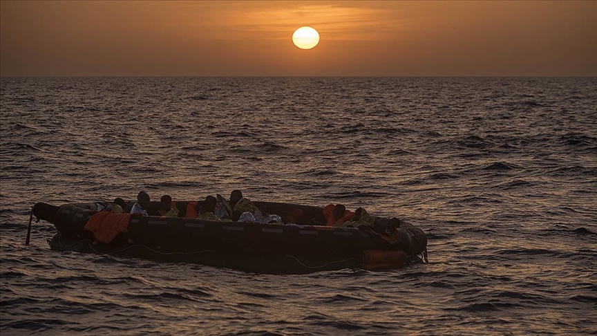 Ege Denizi'nde Düzensiz Göçmenleri Taşıyan Teknenin Batması Sonucu 1 Kişi Öldü, 50 Kişi Kayboldu