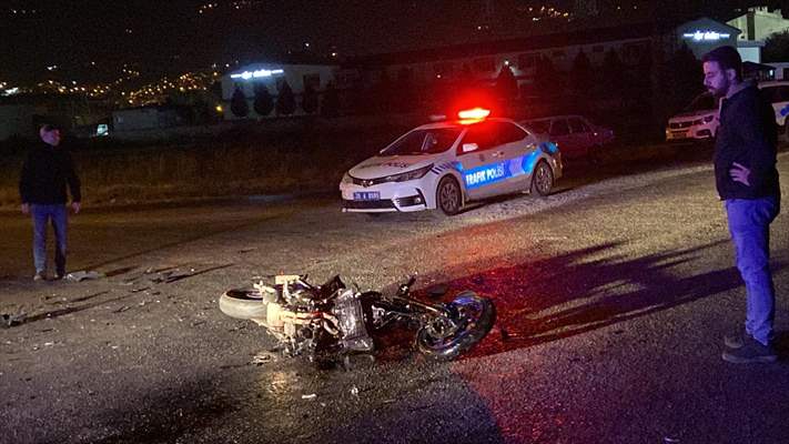 İzmir'de Otomobille Çarpışan Motosikletin Sürücüsü Hayatını Kaybetti