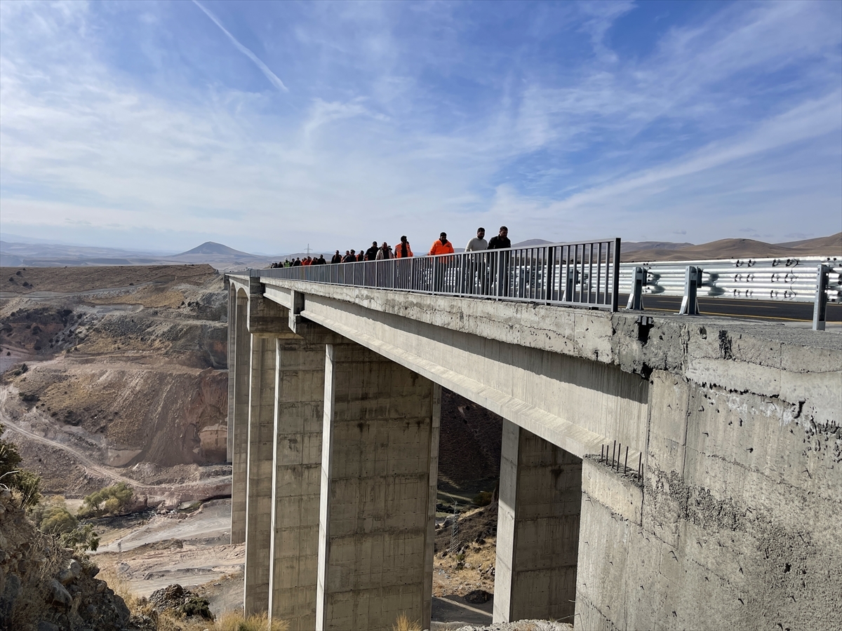 Kars-Erzurum Arasındaki Taşlı Güney-2 Viyadüğü Hizmete Açıldı