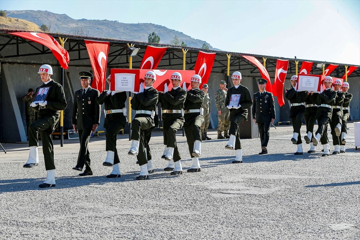 Pençe-Şimşek Operasyonu Bölgesinde Şehit Olan Askerler İçin Şırnak'ta Tören Yapıldı 