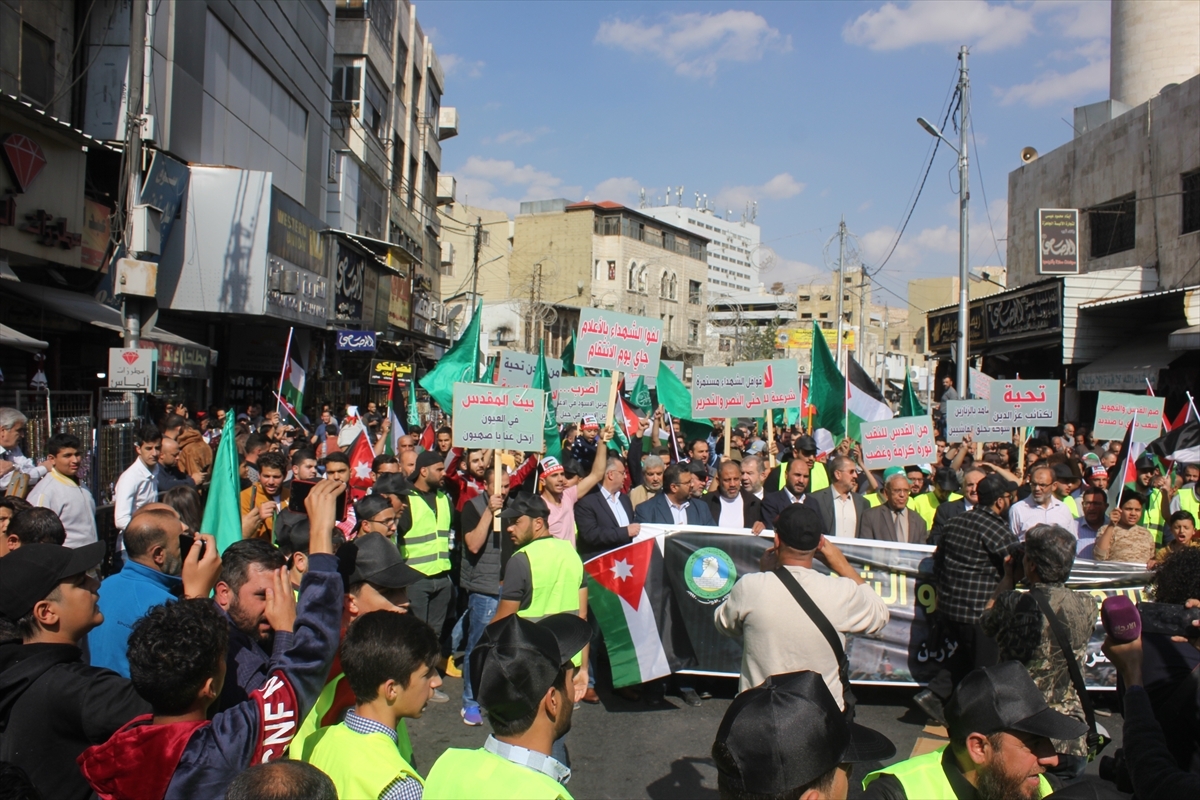 Ürdün'de Filistinlilere Destek İçin Gösteri Yapıldı