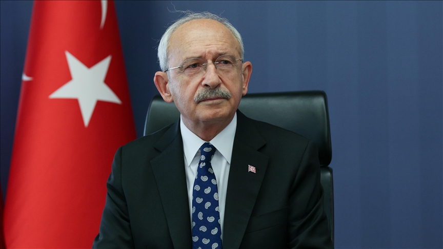 Genel Başkan Kılıçdaroğlu, CHP'ye Katılan Necip Zeydan'a Rozetini Taktı