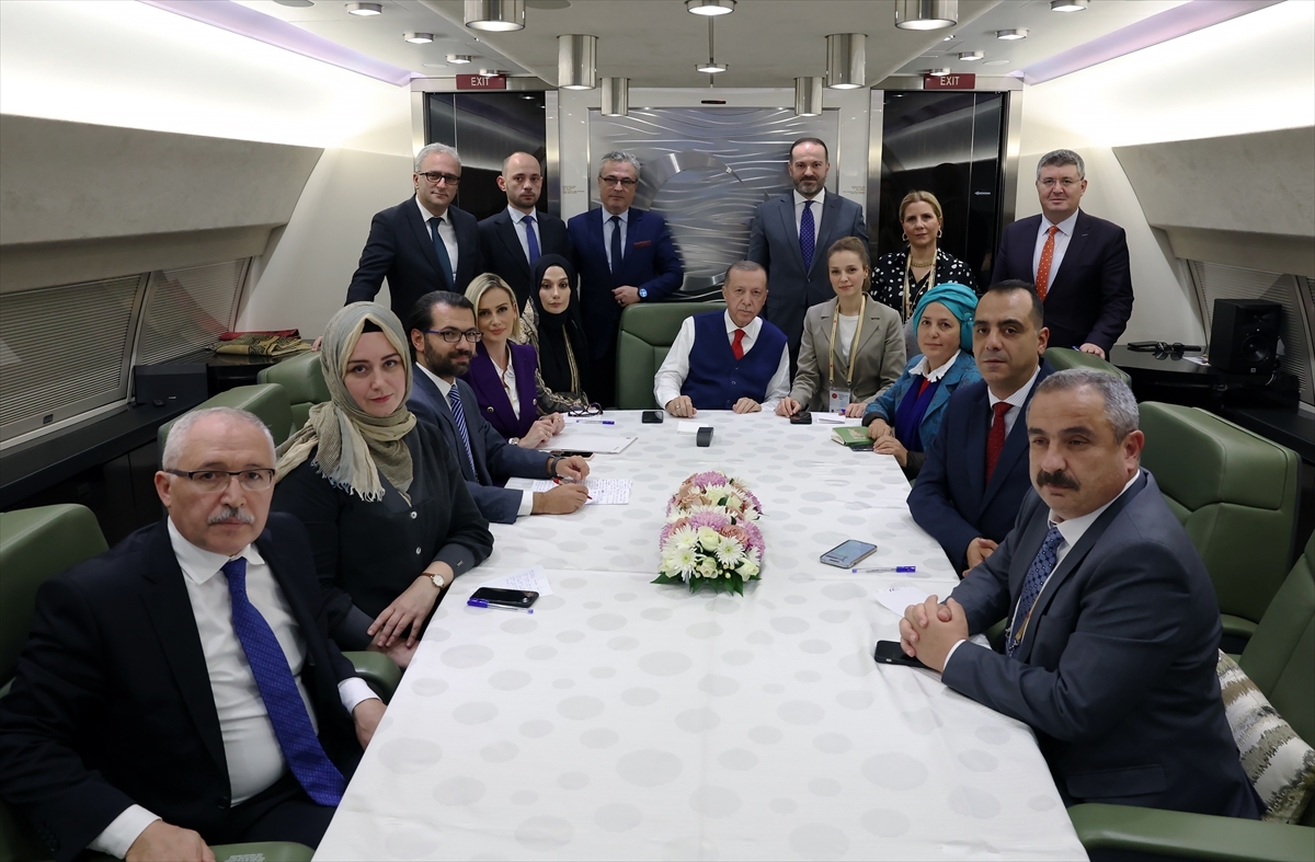 Cumhurbaşkanı Erdoğan, Katar Dönüşü Uçakta Gazetecilerin Sorularını Yanıtladı