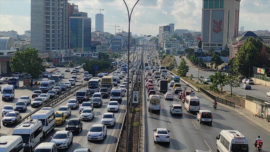 İstanbul'da Ara Tatilin Ardından Trafik Yoğunluğu Yaşanıyor