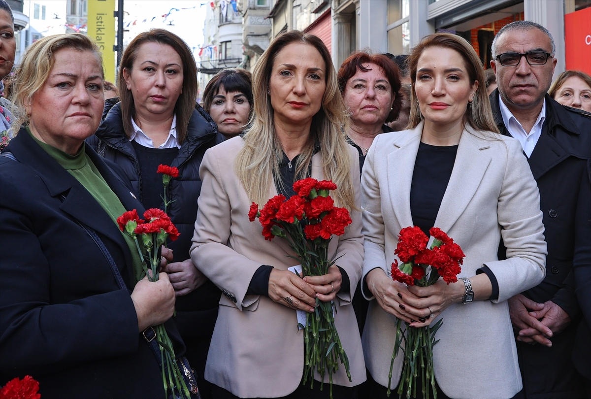 CHP Kadın Kolları Genel Başkanı Nazlıaka, Terör Saldırısında Yaşamını Yitirenleri İstiklal Caddesi'nde Andı