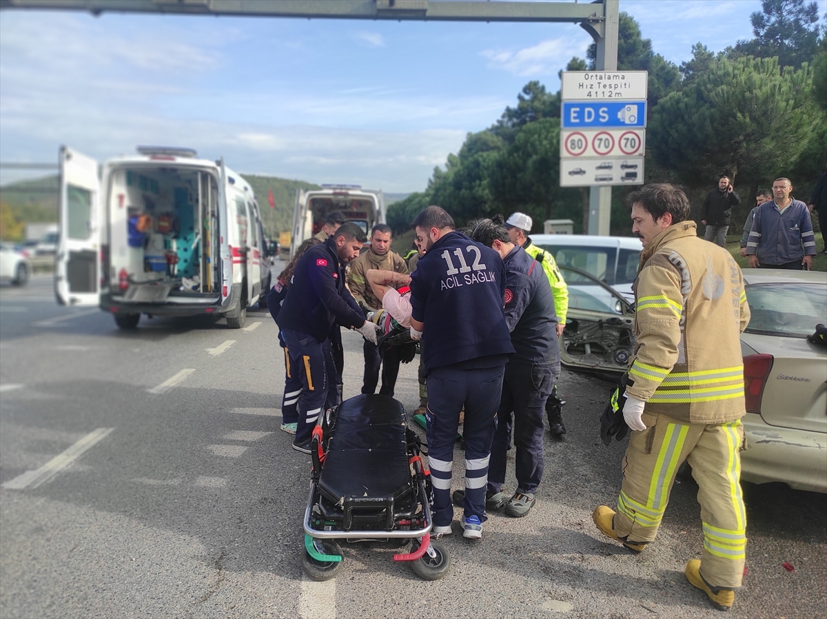 Ümraniye'deki Trafik Kazasında 2 Kişi Yaralandı