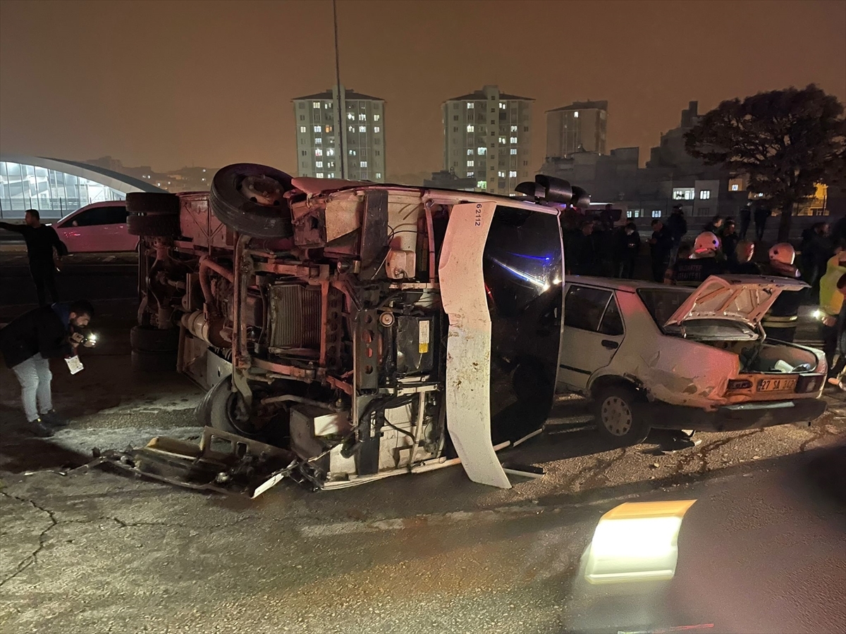 Gaziantep'te Devrilen Polis Midibüsündeki 5 Memur Yaralandı