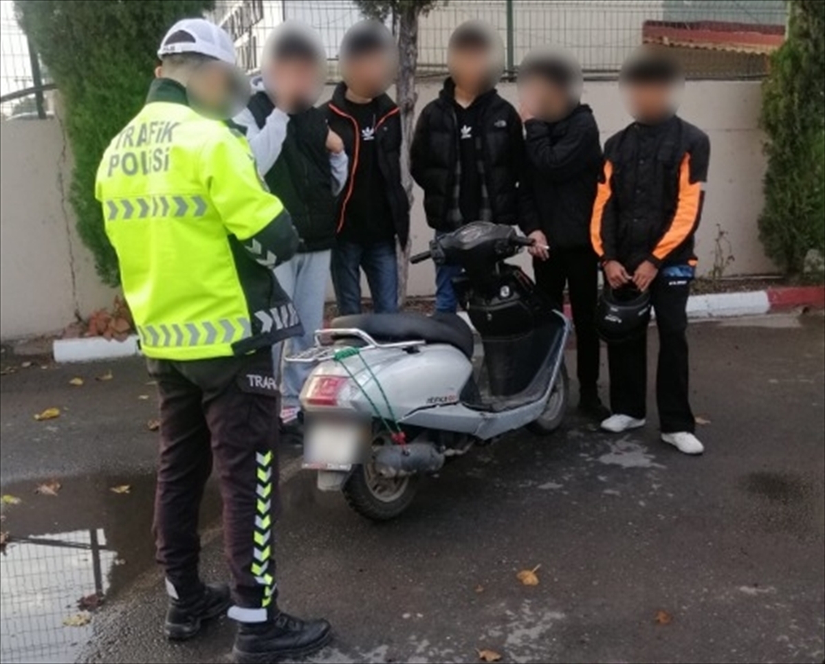 Kocaeli'de Motosiklette Tehlikeli Yolculuğuna Para Cezası