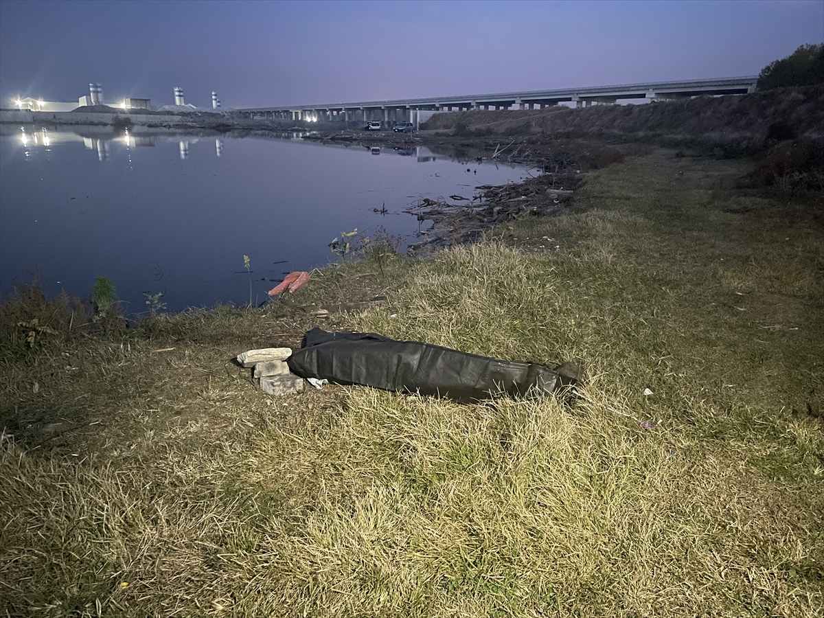 Nehri'nde Erkek Cesedi Bulundu