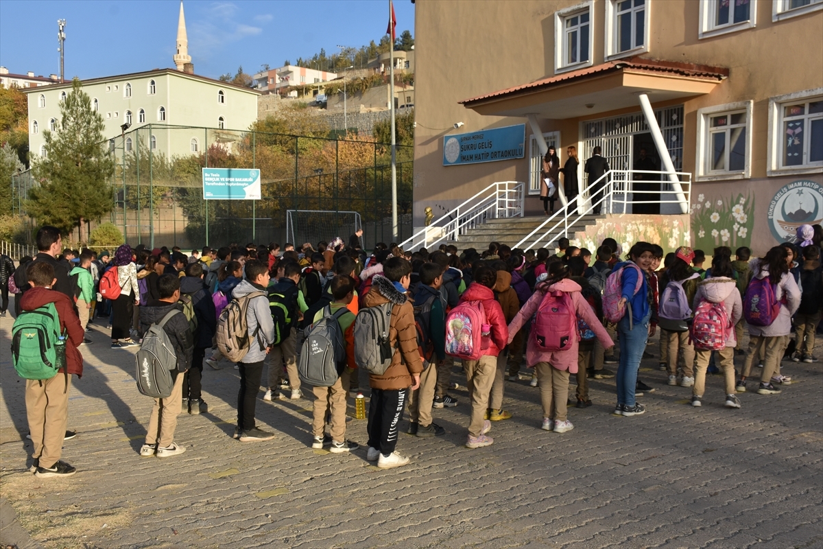 YPG/PKK'lı Teröristlerin Katlettiği Ayşenur Öğretmen Şırnak'taki Okullarda Törenle Anıldı
