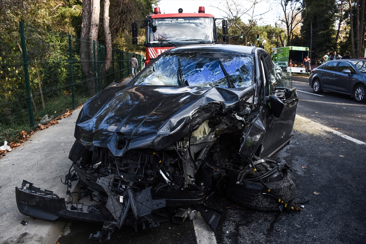 Sarıyer'de Kontrolden Çıkan Araçtaki 3 Kişi Yaralandı