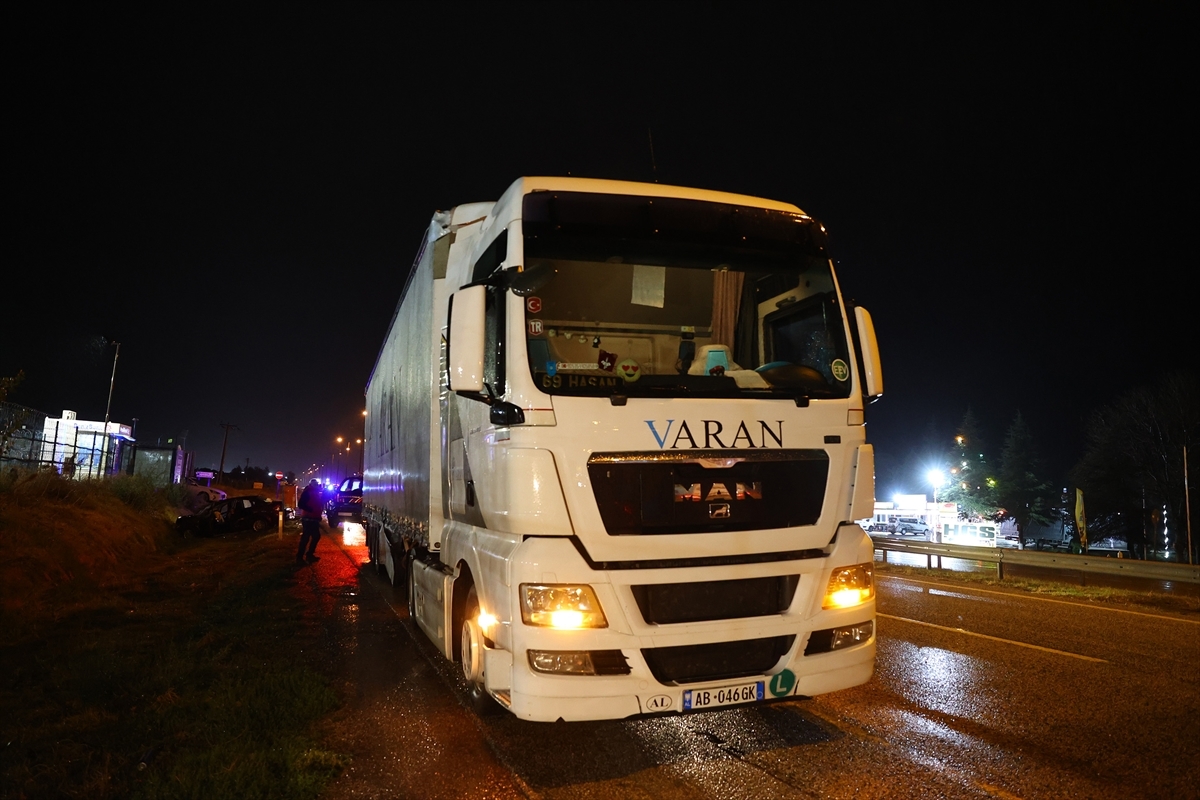 Edirne’de Tırla Otomobilin Çarpıştığı Kazada 5 Kişi Yaralandı