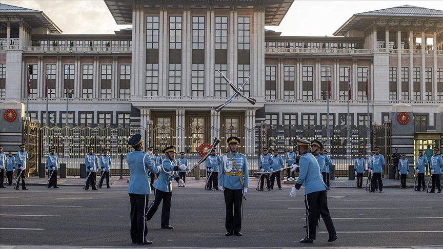 Cumhurbaşkanlığı Muhafız Alayı Tüfekli Gösteri Bölüğü Nöbet Değişimi Gösterisi Gerçekleştirildi