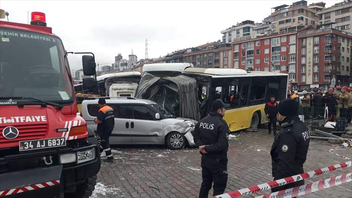 Alibeyköy'de Tramvay İle İETT Otobüsü Çarpıştı