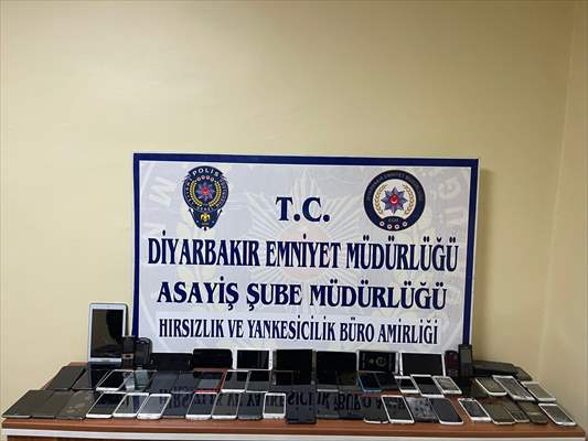 Diyarbakır'da Duvarı Ve Çelik Kasayı Delerek Cep Telefonu Çalan 3 Zanlı Tutuklandı