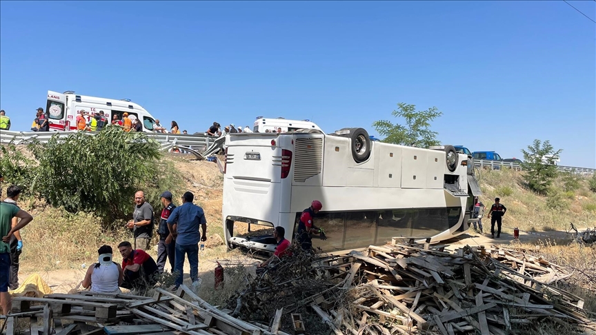 Meksika'da Turist Otobüsü Kaza Yaptı
