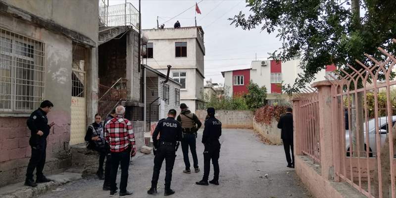 Mersin'de Tüfekle Rastgele Ateş Açan Zanlıya Müdahale Eden 4 Polis Yaralandı