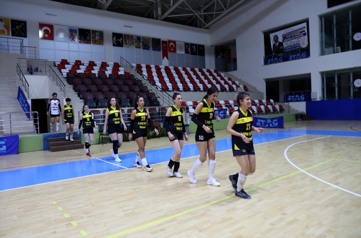 Muş'un Kadın Voleybol Takımı 1. Lig Hedefiyle Yoluna Devam Ediyor