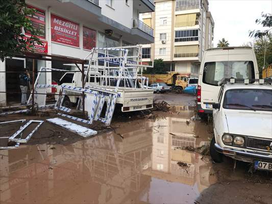 Antalya'da Kuvvetli Yağış Sele Neden Oldu