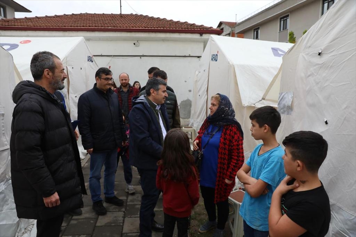 Düzce Valisi Atay, Çadırlarda Kalan Depremzedeleri Ziyaret Etti