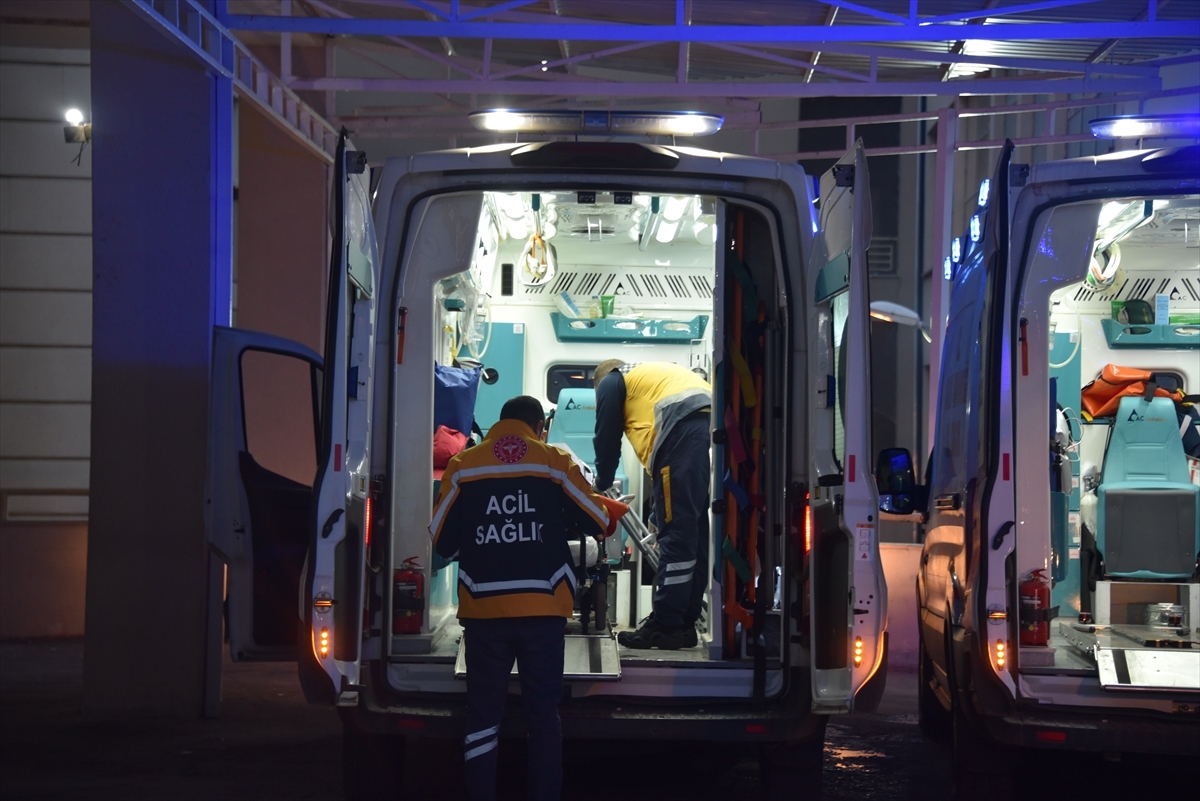 Şanlıurfa'da Tarım İşçilerini Taşıyan Minibüsün Devrilmesi Sonucu 23 Kişi Yaralandı