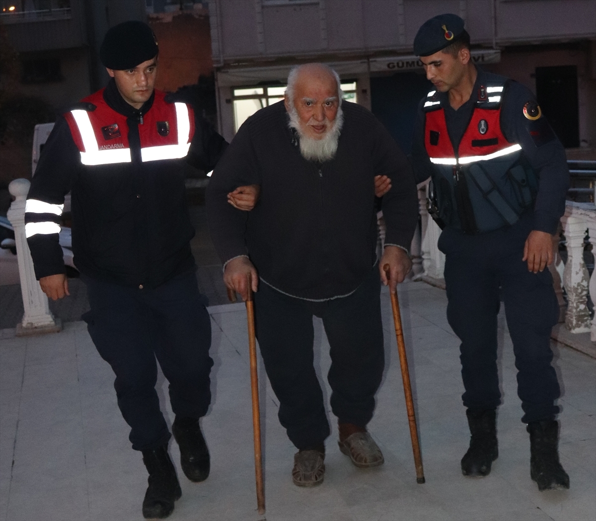 Ordu'da Tartıştığı Oğlunu Öldürüp Gelinini Yaralayan Yaşlı Adam Tutuklandı