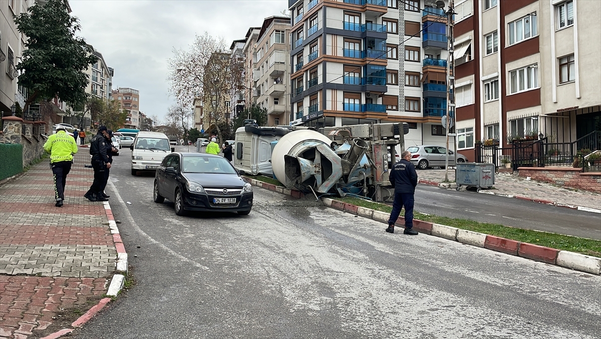 Kartal'da Devrilen Beton Mikserinin Sürücüsü Yaralandı