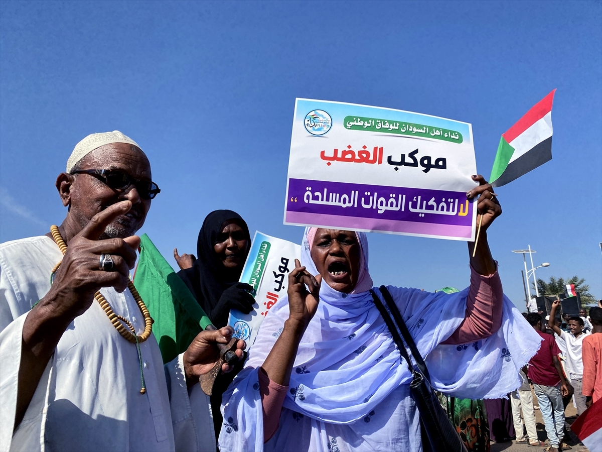 Sudan'da Askerle Siviller Arasındaki 