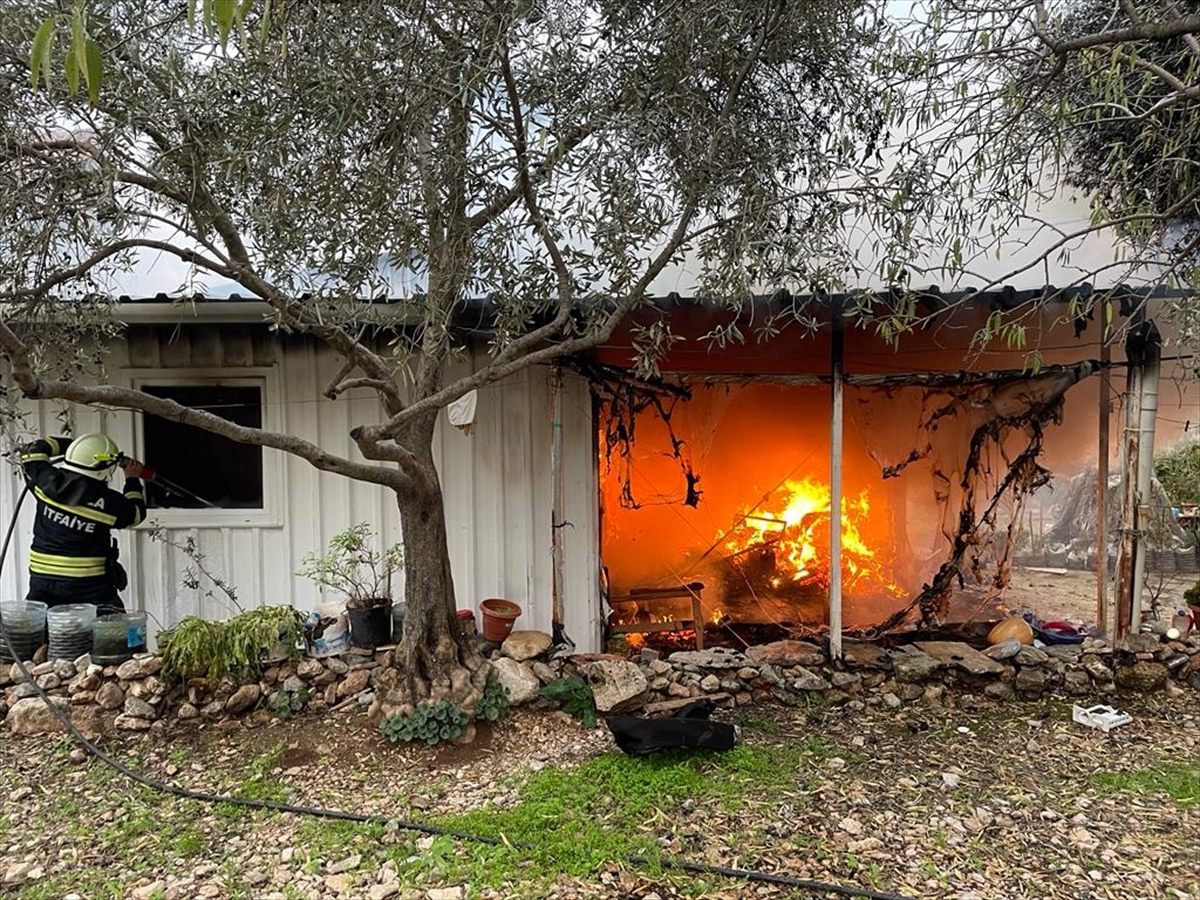 Datça'da Bir Ev Çıkan Yangında Hasar Gördü