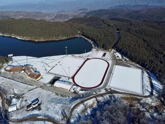 Düzce'deki Topuk Yaylası'na Kar Yağdı