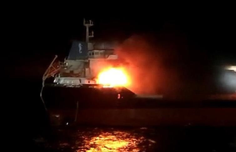 Sinop'ta Kuru Yük Gemisindeki Yangın Söndürüldü