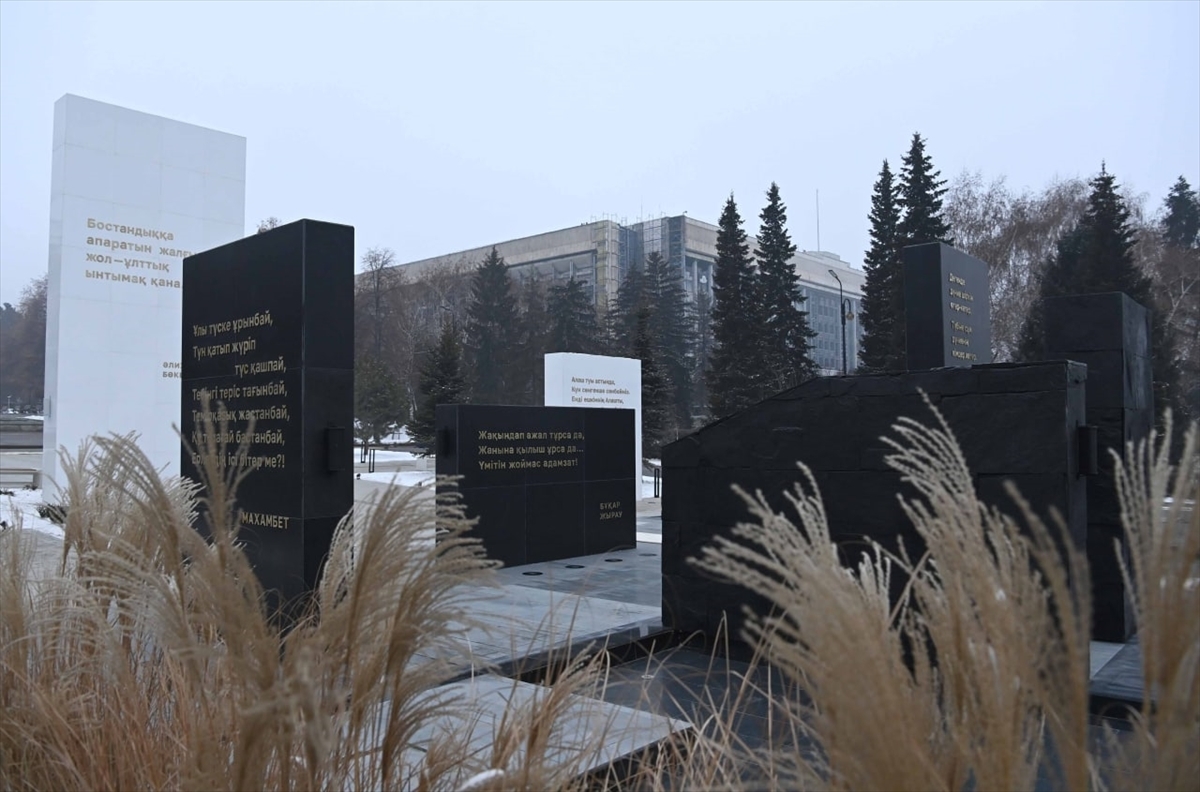 Kazakistan’da Ocak Olayları Anısına Yapılan Anıt Açıldı