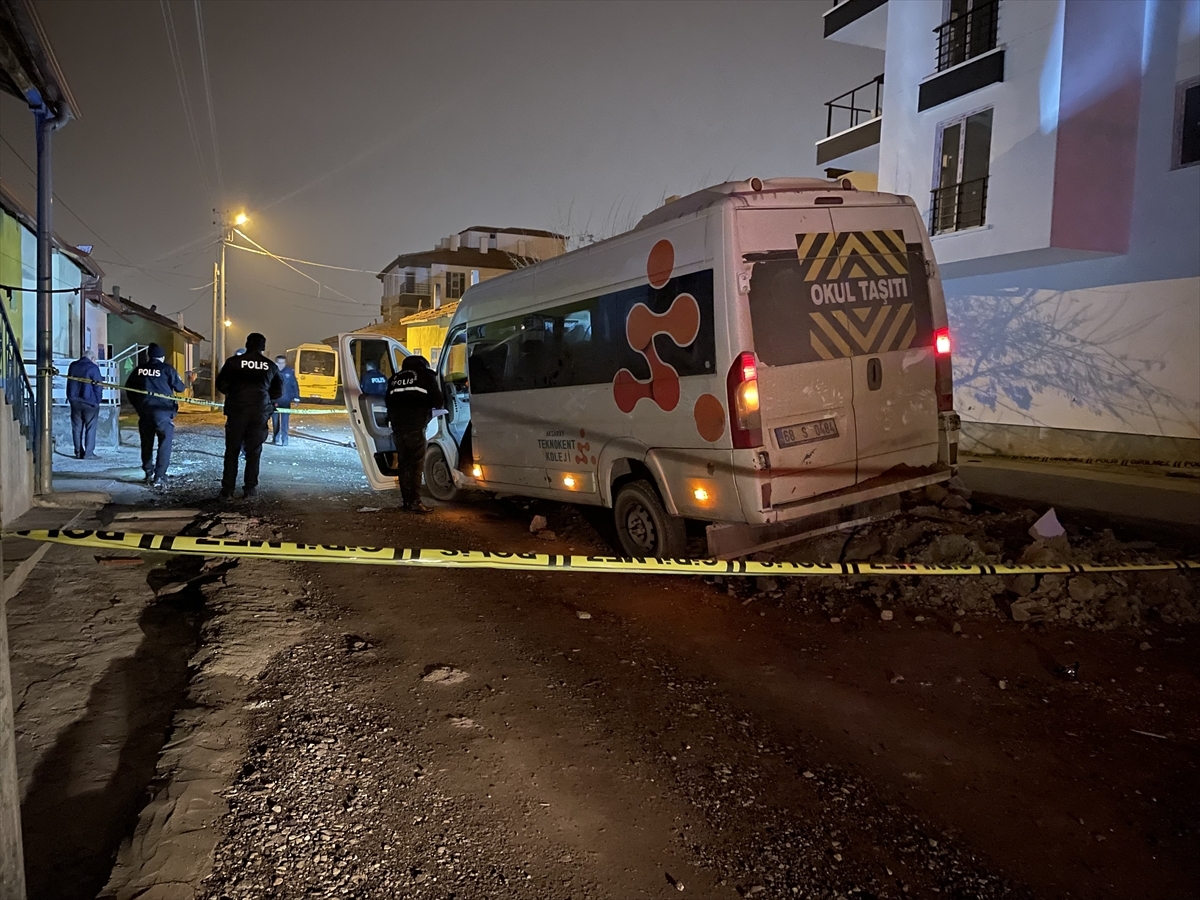 Aksaray'da Kavgadan Kaçan Sürücünün Geri Manevra Yaparken Çarptığı Genç Öldü 