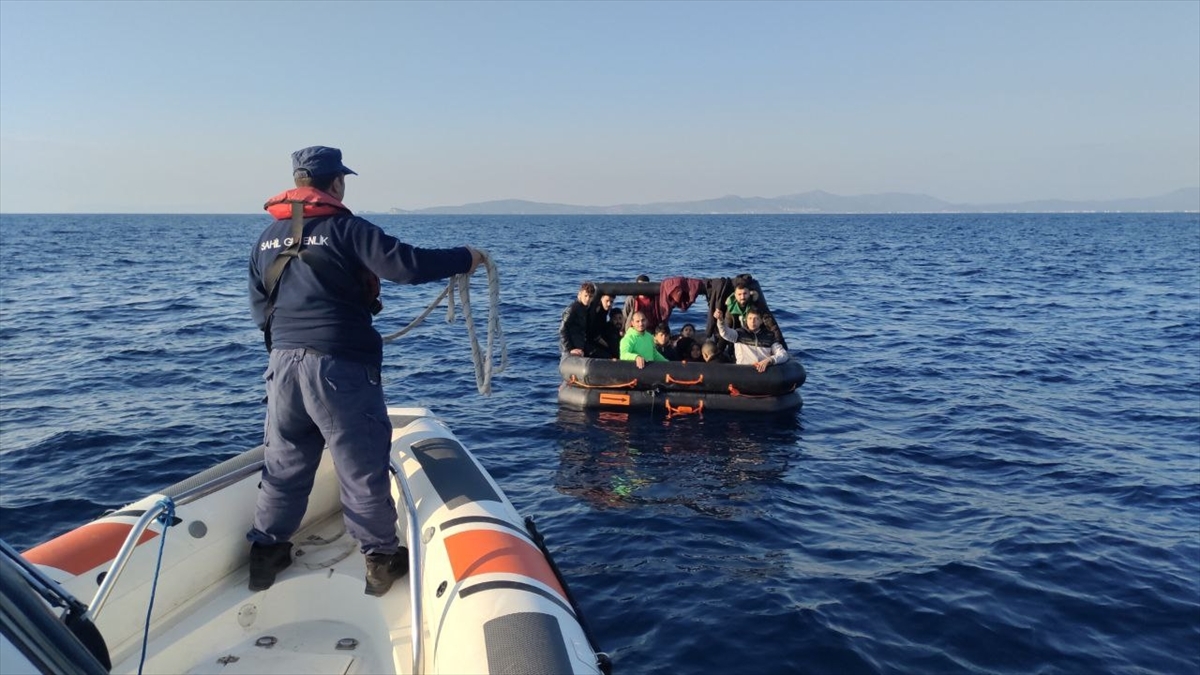İzmir Açıklarında 116 Düzensiz Göçmen Kurtarıldı