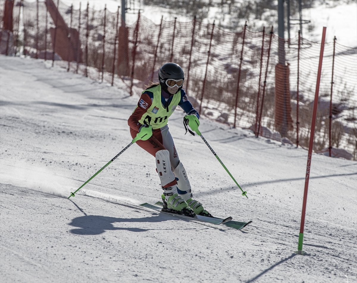 Genç Kayakçılar Erzurum'da Milli Takıma Ve EYOF'a Katılmak İçin Ter Döktü