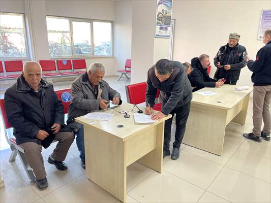 Erzurum Ve Kars'ta EYT'li Vatandaşlar SGK Önlerinde Yoğunluk Oluşturdu