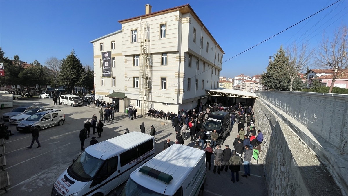 İzmir'deki Vinç Kazasında Ölen Ümit Kara'nın Cenazesi, Memleketi Çorum'da Defnedildi