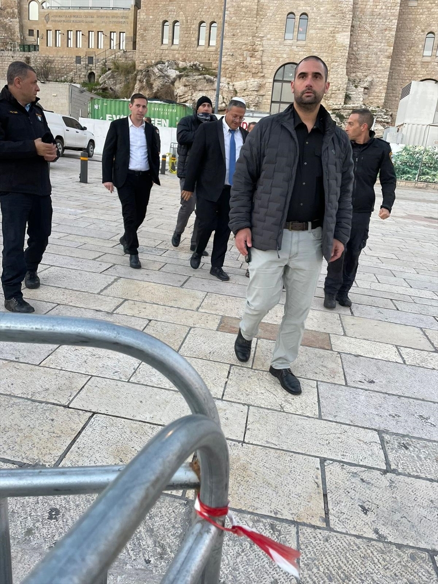 İsrail Ulusal Güvenlik Bakanı Ben-Gvir, Mescid-i Aksa'ya Baskın Düzenledi
