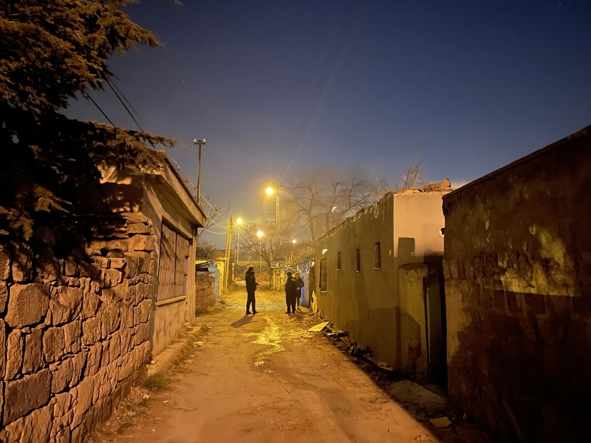 Kayseri'de Eşinin Yaşadığı Evi Yakmak İstedi