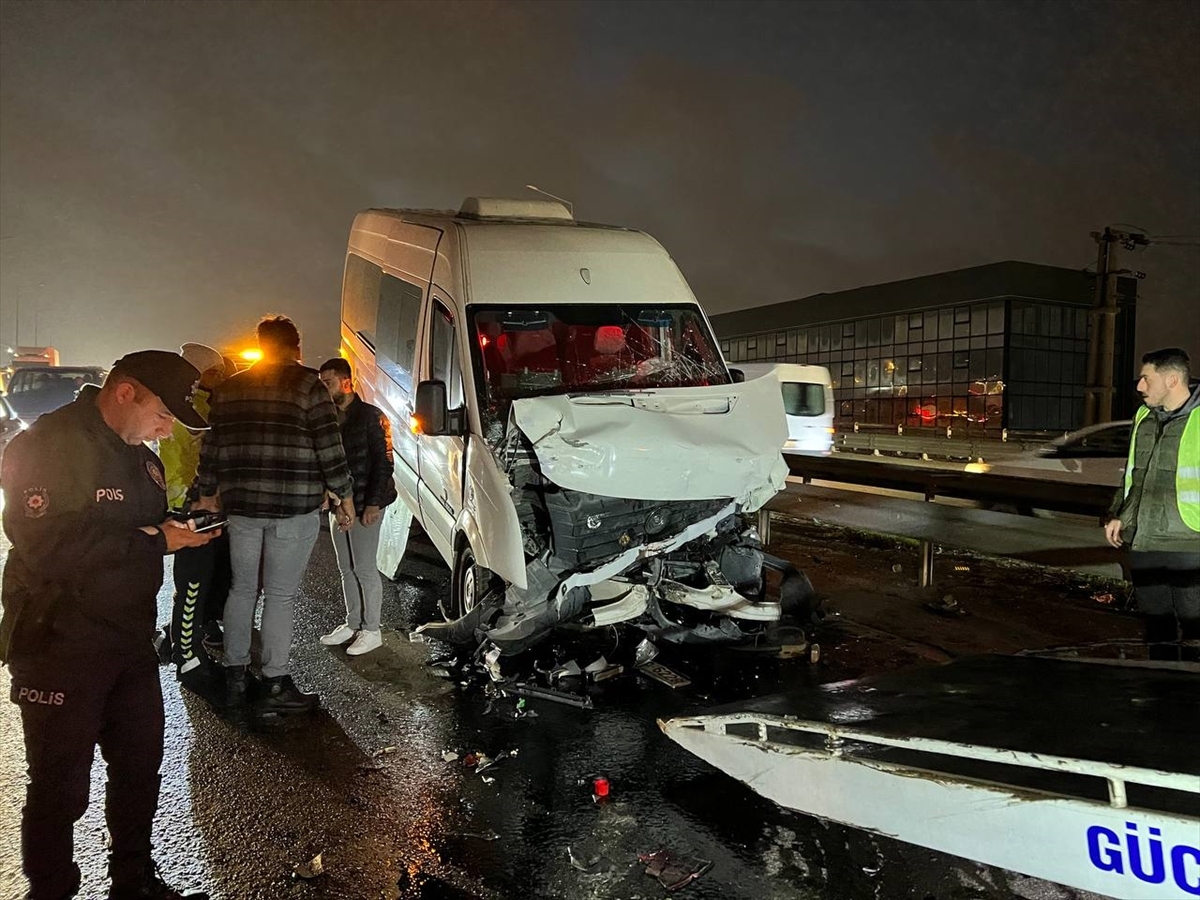 Kocaeli'de 9 Aracın Karıştığı Kazada 1 Kişi Yaralandı