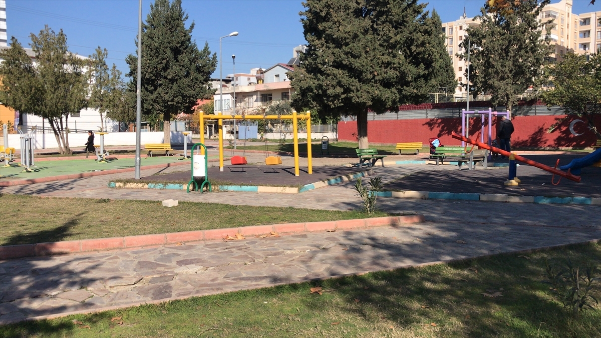 Adana'da Parkta Çıkan Kavgada Bıçaklanan 2 Kişiden Biri Hayatını Kaybetti