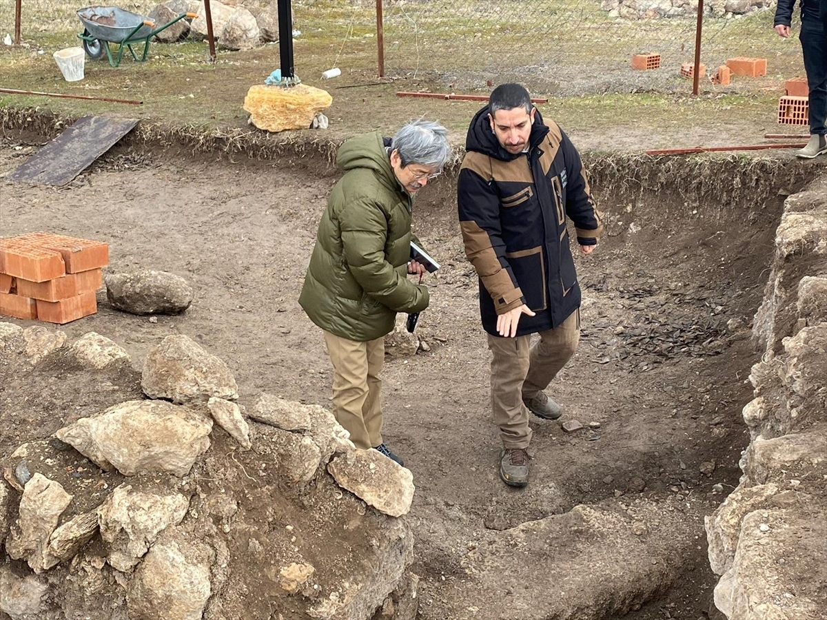 Japon Bilim İnsanı Karabük'te Antik Kentteki Kazı Çalışmalarını İnceledi
