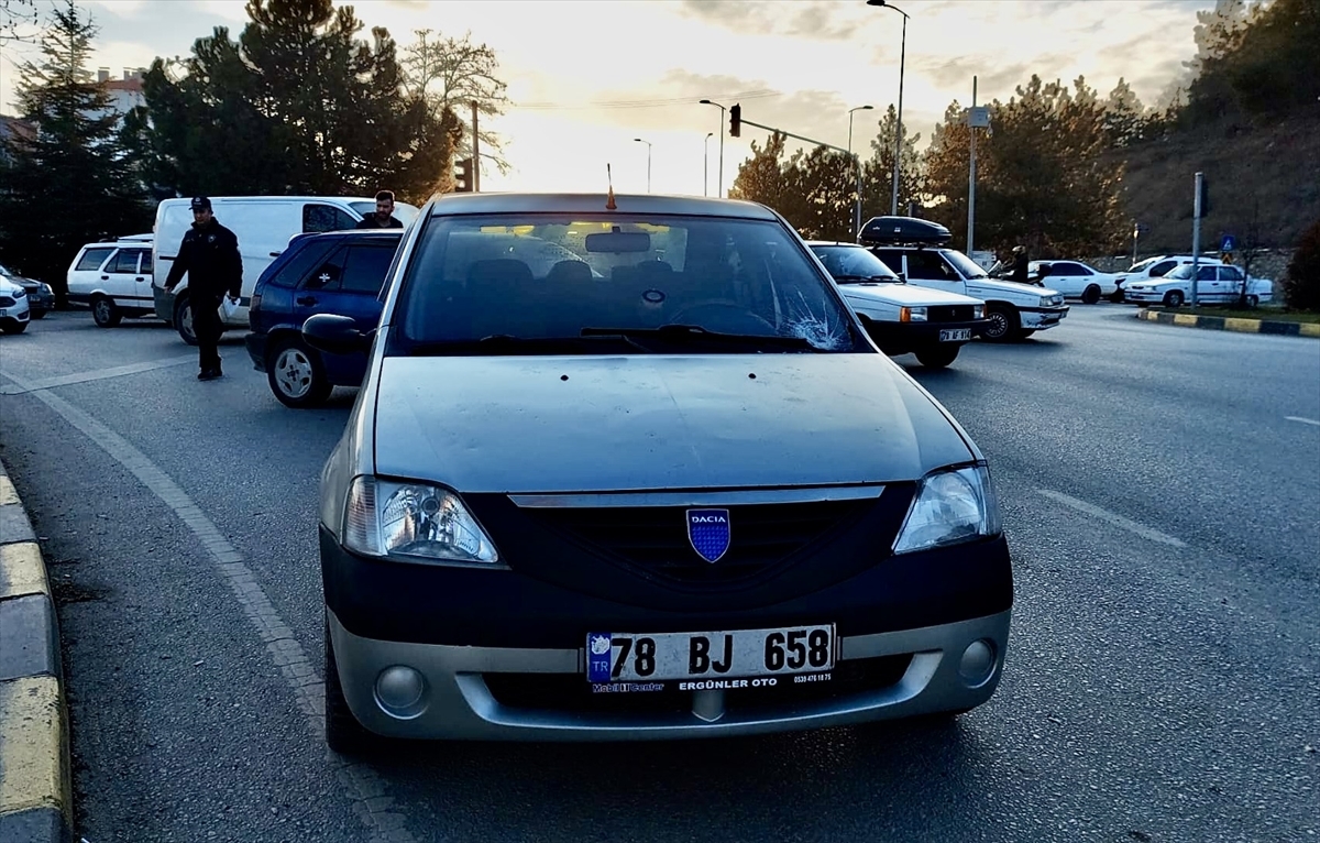 Karabük'te Otomobilin Çarptığı Genç Yaralandı