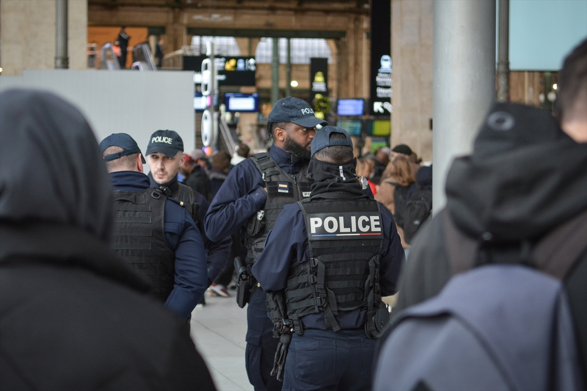 Paris'te Tren Garında Bıçaklı Saldırı