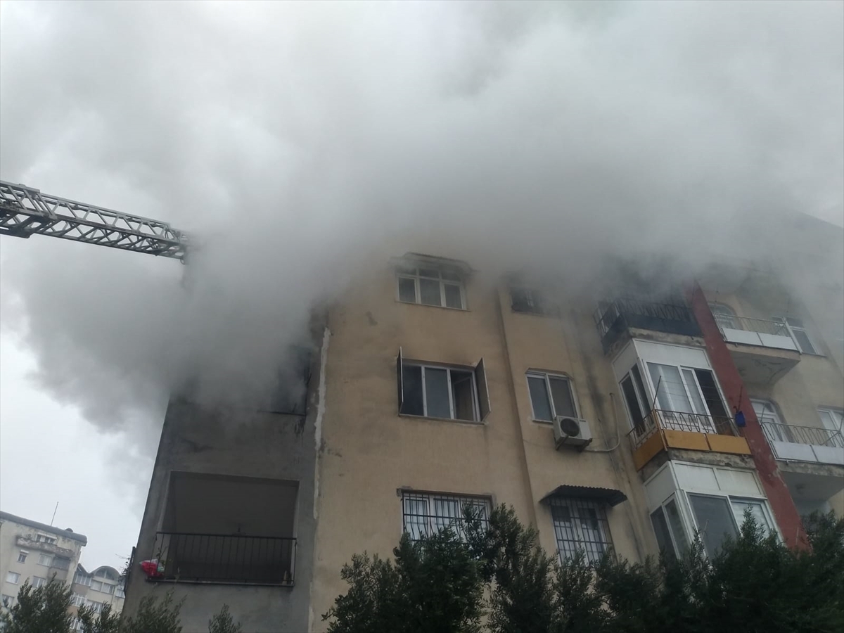 Hatay'da Yangın Çıkan Apartman Dairesinde Hasar Oluştu