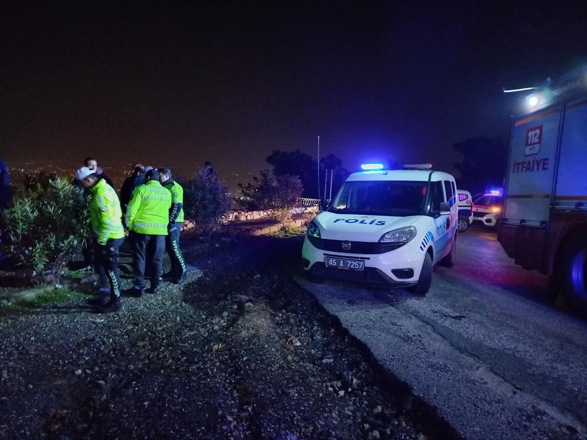 Manisa'da Uçuruma Yuvarlanan Otomobildeki Asteğmen Hayatını Kaybetti